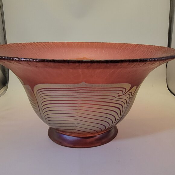 Pulled Feather Iridescent Cranberry & Gold Art Glass Center Bowl Signed Correia - Picture 4 of 5